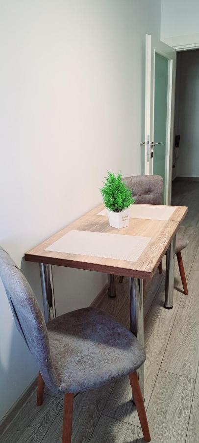 Relax Home Apartment Q Yaş Dış mekan fotoğraf